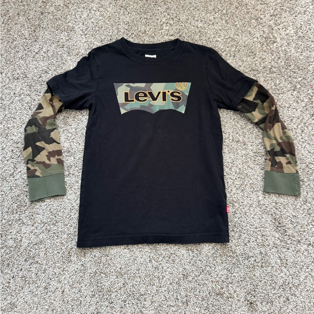 Levi's Kids long sleeve shirt. Black with camo sleeves size S (8-10)